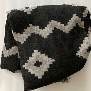 Aritzia Diamond Mosaic Blanket Scarf